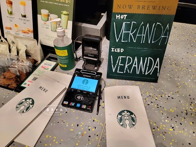 跟著飛魚玩首爾,首爾景點,京東市場,京東市場星巴克,京東市場美食,京東1960店,星巴克京東市場,首爾旅遊推薦,京東1960咖啡,京東1960店評價,星巴克京東1960,首爾京東市場美食,首爾人蔘市場,星巴克京東1960店,祭基洞京東市場,祭基洞,스타벅스경동1960점,京東市場交通,清涼里美食,清涼里市場,首爾景點dcard,韓國首爾秘境dcard,一個人去韓國dcard,首爾市場推薦,韓國市場必買ppt