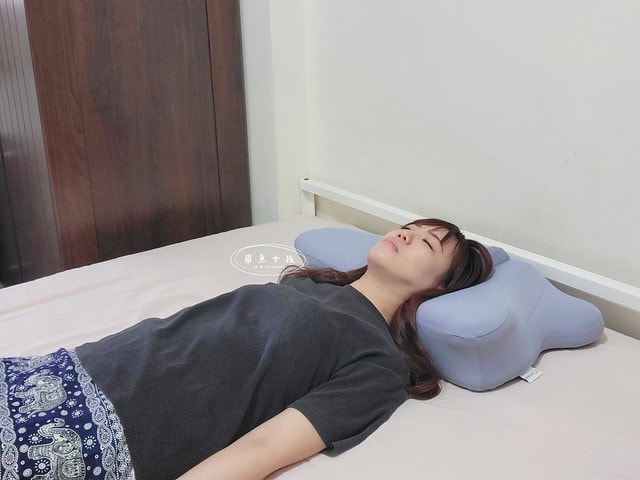 四花軟居評價,牽引安眠枕評價,牽引安眠枕好用嗎,頸部支撐枕頭分享,功能性枕頭開箱,放鬆頸部枕頭推薦,肩頸痠痛枕頭分享,改善睡眠枕頭心得,按摩枕頭使用心得,睡眠障礙枕頭分享,護頸設計枕頭開箱,人體工學枕頭分享,適合側睡的枕頭推薦,不易塌枕頭心得,牽引安眠枕評價,改善肩頸痠痛枕頭分享,護頸設計枕頭推薦,失眠枕頭推薦ptt,枕頭推薦dcard,枕頭試躺ptt,好睡的枕頭ptt,好睡的枕頭dcard,肩頸痠痛枕頭推薦,肩頸痠痛枕頭dcard,安頸枕dcard,安頸枕ptt,好睡的枕頭ptt,好睡的枕頭dcard