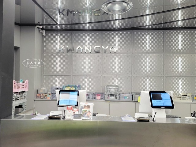 飛魚女孩,韓國自由行,SM大樓,sm大樓,KWANGYA 광야,kwangyaclubace會員,sm kwangya地址,sm曠野營業時間,sm大樓首爾林,sm kwangya營業時間,sm大樓地址,kwangya官網,kwangya怎麼去,kwangya要預約嗎,kwangya@seoul予約,kwangya seoul怎麼去,KWANGYA SEOUL,광야 서울,跟著飛魚玩韓國,首爾6天5夜行程,戈登·拉姆齊餐廳,戈登·拉姆齊吃到飽的披薩店,戈登·拉姆齊首爾,戈登·拉姆齊亞洲,riize周邊,riize娃娃,riize手燈代購,riize fancon周邊,SM家族粉,SM30週年影片,aespa 周邊,aespa cd player哪裡買,aespa官方周邊,aespa周邊娃娃