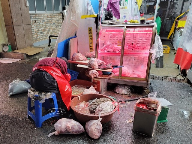 馬場洞,跟著飛魚玩韓國,馬場洞畜產市場,馬場洞韓牛,馬場洞,馬場洞韓牛一條街,馬場洞韓牛交通,馬場洞韓牛推薦,馬場洞自然畜產,馬場洞韓牛市場,馬場洞韓牛dcard,馬場洞怎麼去,馬場洞韓文,馬場洞餐廳,馬場洞地鐵出口,明洞韓牛推薦dcard,首爾韓牛推薦dcard,首爾韓牛dcard,明洞24小時烤肉,馬場洞景點,馬場洞韓牛營業時間,馬場洞地鐵,首爾韓牛1++,首爾韓牛餐廳,韓國韓牛推薦,首爾韓牛餐廳推薦,馬場洞韓牛村,馬場洞韓牛交通,馬場洞韓牛村 菜單