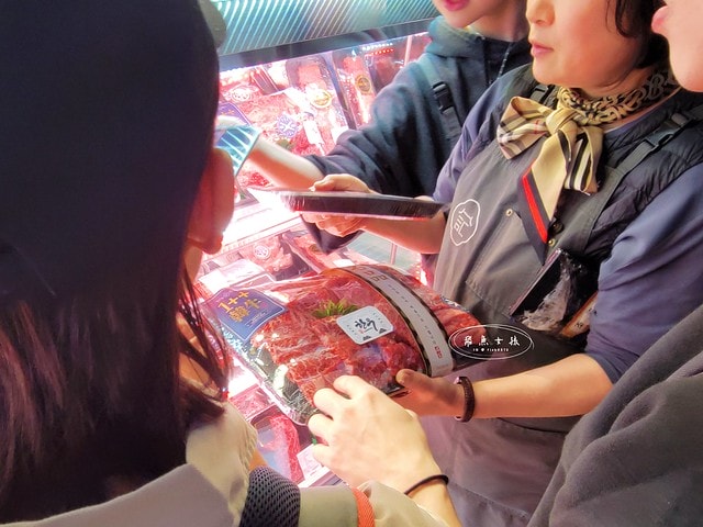 馬場洞,跟著飛魚玩韓國,馬場洞畜產市場,馬場洞韓牛,馬場洞,馬場洞韓牛一條街,馬場洞韓牛交通,馬場洞韓牛推薦,馬場洞自然畜產,馬場洞韓牛市場,馬場洞韓牛dcard,馬場洞怎麼去,馬場洞韓文,馬場洞餐廳,馬場洞地鐵出口,明洞韓牛推薦dcard,首爾韓牛推薦dcard,首爾韓牛dcard,明洞24小時烤肉,馬場洞景點,馬場洞韓牛營業時間,馬場洞地鐵,首爾韓牛1++,首爾韓牛餐廳,韓國韓牛推薦,首爾韓牛餐廳推薦,馬場洞韓牛村,馬場洞韓牛交通,馬場洞韓牛村 菜單