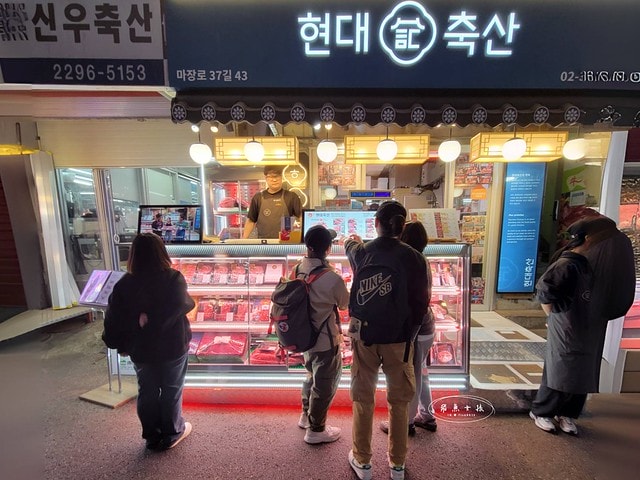 馬場洞,跟著飛魚玩韓國,馬場洞畜產市場,馬場洞韓牛,馬場洞,馬場洞韓牛一條街,馬場洞韓牛交通,馬場洞韓牛推薦,馬場洞自然畜產,馬場洞韓牛市場,馬場洞韓牛dcard,馬場洞怎麼去,馬場洞韓文,馬場洞餐廳,馬場洞地鐵出口,明洞韓牛推薦dcard,首爾韓牛推薦dcard,首爾韓牛dcard,明洞24小時烤肉,馬場洞景點,馬場洞韓牛營業時間,馬場洞地鐵,首爾韓牛1++,首爾韓牛餐廳,韓國韓牛推薦,首爾韓牛餐廳推薦,馬場洞韓牛村,馬場洞韓牛交通,馬場洞韓牛村 菜單