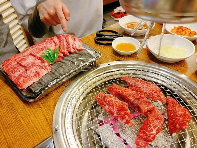 馬場洞,跟著飛魚玩韓國,馬場洞畜產市場,馬場洞韓牛,馬場洞,馬場洞韓牛一條街,馬場洞韓牛交通,馬場洞韓牛推薦,馬場洞自然畜產,馬場洞韓牛市場,馬場洞韓牛dcard,馬場洞怎麼去,馬場洞韓文,馬場洞餐廳,馬場洞地鐵出口,明洞韓牛推薦dcard,首爾韓牛推薦dcard,首爾韓牛dcard,明洞24小時烤肉,馬場洞景點,馬場洞韓牛營業時間,馬場洞地鐵,首爾韓牛1++,首爾韓牛餐廳,韓國韓牛推薦,首爾韓牛餐廳推薦,馬場洞韓牛村,馬場洞韓牛交通,馬場洞韓牛村 菜單