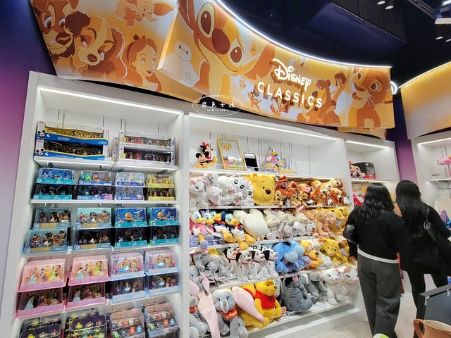 首爾DISNEY STORE推薦,首爾 disney store,韓國disney store,韓國迪士尼,汝矣島現代百貨迪士尼,Disney Store,韓國有迪士尼商店嗎,韓國迪士尼在哪裡,首爾 disneystore,現代百貨汝矣島,現代百貨汝矣島品牌,汝矣島現代百貨,汝矣島現代百貨必買,汝矣島現代百貨樓層介紹,汝矣島現代百貨韓文,汝矣島現代百貨交通,汝矣島現代百貨地鐵出口,首爾迪士尼商店營業時間,首爾迪士尼商店交通,首爾親子景點,首爾打卡景點,首爾購物,the hyundai seoul聖誕村2024,汝矣島現代百貨聖誕預約,汝矣島漢江公園,汝矣島現代百貨,首爾汝矣島現代百貨,The Hyundai Seoul,汝矣島現代百貨攻略,汝矣島現代百貨交通,汝矣島現代百貨美食,汝矣島現代百貨推薦,汝矣島自由行,首爾自由行景點推薦,首爾百貨推薦,韓國購物必去百貨,汝矣島購物攻略,汝矣島百貨商場,首爾美食購物景點,首爾汝矣島行程規劃,汝矣島必去景點,首爾汝矣島購物行程,韓國自由行購物指南,韓國百貨推薦2024,韓國百貨必買清單,首爾聖誕市集,首爾自由行,首爾購物,首爾打卡景點