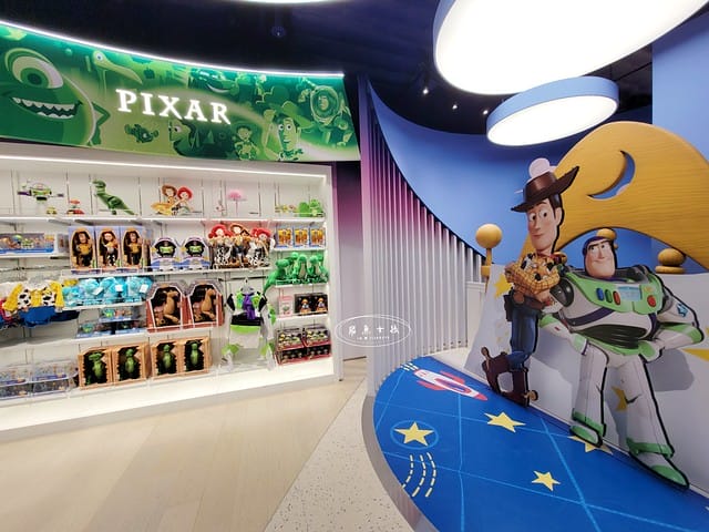 首爾DISNEY STORE推薦,首爾 disney store,韓國disney store,韓國迪士尼,汝矣島現代百貨迪士尼,Disney Store,韓國有迪士尼商店嗎,韓國迪士尼在哪裡,首爾 disneystore,現代百貨汝矣島,現代百貨汝矣島品牌,汝矣島現代百貨,汝矣島現代百貨必買,汝矣島現代百貨樓層介紹,汝矣島現代百貨韓文,汝矣島現代百貨交通,汝矣島現代百貨地鐵出口,首爾迪士尼商店營業時間,首爾迪士尼商店交通,首爾親子景點,首爾打卡景點,首爾購物,the hyundai seoul聖誕村2024,汝矣島現代百貨聖誕預約,汝矣島漢江公園,汝矣島現代百貨,首爾汝矣島現代百貨,The Hyundai Seoul,汝矣島現代百貨攻略,汝矣島現代百貨交通,汝矣島現代百貨美食,汝矣島現代百貨推薦,汝矣島自由行,首爾自由行景點推薦,首爾百貨推薦,韓國購物必去百貨,汝矣島購物攻略,汝矣島百貨商場,首爾美食購物景點,首爾汝矣島行程規劃,汝矣島必去景點,首爾汝矣島購物行程,韓國自由行購物指南,韓國百貨推薦2024,韓國百貨必買清單,首爾聖誕市集,首爾自由行,首爾購物,首爾打卡景點