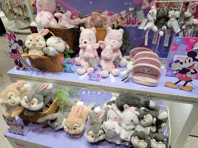 首爾DISNEY STORE推薦,首爾 disney store,韓國disney store,韓國迪士尼,汝矣島現代百貨迪士尼,Disney Store,韓國有迪士尼商店嗎,韓國迪士尼在哪裡,首爾 disneystore,現代百貨汝矣島,現代百貨汝矣島品牌,汝矣島現代百貨,汝矣島現代百貨必買,汝矣島現代百貨樓層介紹,汝矣島現代百貨韓文,汝矣島現代百貨交通,汝矣島現代百貨地鐵出口,首爾迪士尼商店營業時間,首爾迪士尼商店交通,首爾親子景點,首爾打卡景點,首爾購物,the hyundai seoul聖誕村2024,汝矣島現代百貨聖誕預約,汝矣島漢江公園,汝矣島現代百貨,首爾汝矣島現代百貨,The Hyundai Seoul,汝矣島現代百貨攻略,汝矣島現代百貨交通,汝矣島現代百貨美食,汝矣島現代百貨推薦,汝矣島自由行,首爾自由行景點推薦,首爾百貨推薦,韓國購物必去百貨,汝矣島購物攻略,汝矣島百貨商場,首爾美食購物景點,首爾汝矣島行程規劃,汝矣島必去景點,首爾汝矣島購物行程,韓國自由行購物指南,韓國百貨推薦2024,韓國百貨必買清單,首爾聖誕市集,首爾自由行,首爾購物,首爾打卡景點