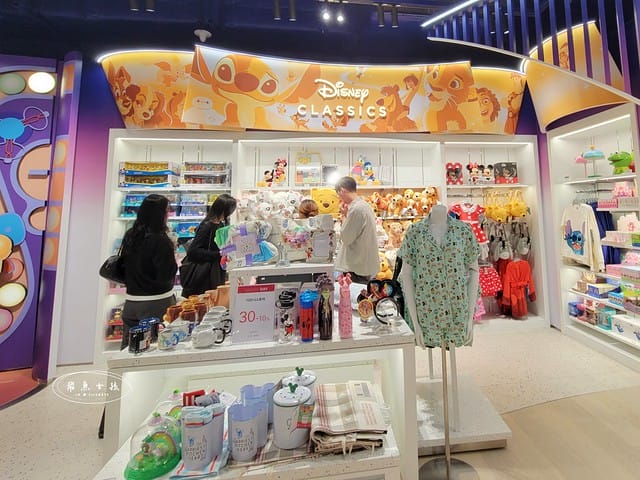 首爾DISNEY STORE推薦,首爾 disney store,韓國disney store,韓國迪士尼,汝矣島現代百貨迪士尼,Disney Store,韓國有迪士尼商店嗎,韓國迪士尼在哪裡,首爾 disneystore,現代百貨汝矣島,現代百貨汝矣島品牌,汝矣島現代百貨,汝矣島現代百貨必買,汝矣島現代百貨樓層介紹,汝矣島現代百貨韓文,汝矣島現代百貨交通,汝矣島現代百貨地鐵出口,首爾迪士尼商店營業時間,首爾迪士尼商店交通,首爾親子景點,首爾打卡景點,首爾購物,the hyundai seoul聖誕村2024,汝矣島現代百貨聖誕預約,汝矣島漢江公園,汝矣島現代百貨,首爾汝矣島現代百貨,The Hyundai Seoul,汝矣島現代百貨攻略,汝矣島現代百貨交通,汝矣島現代百貨美食,汝矣島現代百貨推薦,汝矣島自由行,首爾自由行景點推薦,首爾百貨推薦,韓國購物必去百貨,汝矣島購物攻略,汝矣島百貨商場,首爾美食購物景點,首爾汝矣島行程規劃,汝矣島必去景點,首爾汝矣島購物行程,韓國自由行購物指南,韓國百貨推薦2024,韓國百貨必買清單,首爾聖誕市集,首爾自由行,首爾購物,首爾打卡景點