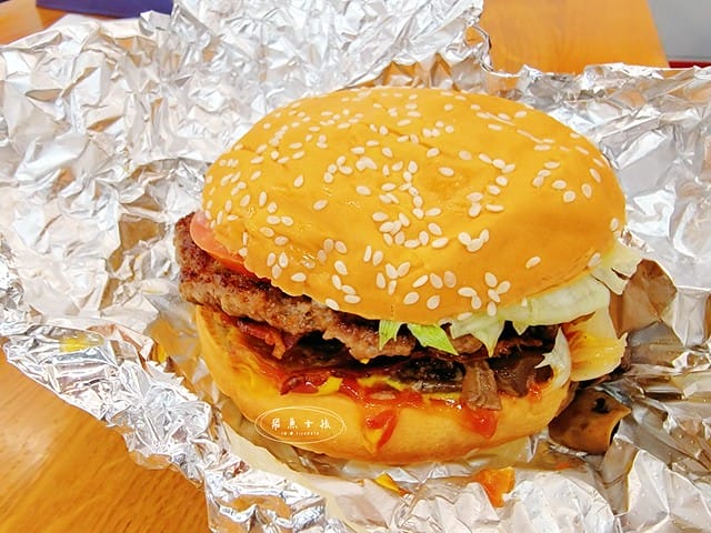 FIVE GUYS 韓國分店,FIVE GUYS 首爾,汝矣島現代百貨 FIVE GUYS,The Hyundai Seoul 美食,韓國必吃漢堡店推薦,汝矣島必吃美食,FIVE GUYS 招牌漢堡,首爾自由行美食攻略,FIVE GUYS 韓國汝矣島分店,首爾汝矣島現代百貨推薦美食,five guys 漢堡,five guys 韓國菜單,five guys 漢堡韓國,韓國漢堡推薦,韓國shake shack分店,韓國連鎖漢堡,韓國 美國 漢堡,美國漢堡店,shake shack韓國中文菜單,shake shack韓國,汝矣島現代百貨 交通,汝矣島現代百貨地鐵出口,汝矣島現代百貨交通,汝矣島現代百貨樓層品牌