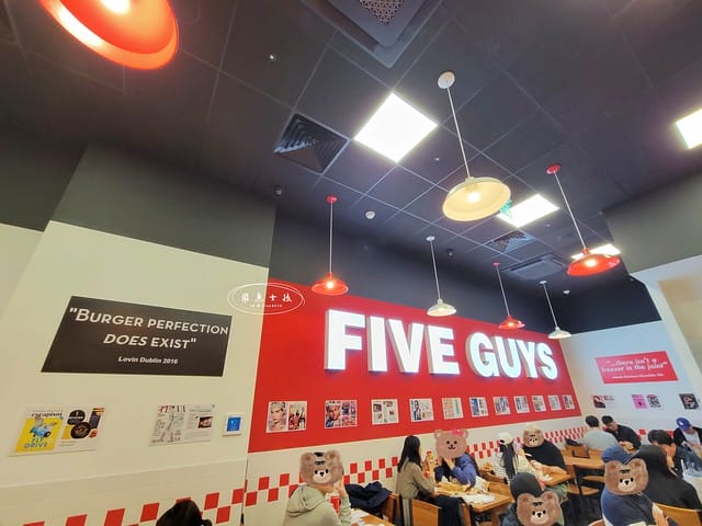FIVE GUYS 韓國分店,FIVE GUYS 首爾,汝矣島現代百貨 FIVE GUYS,The Hyundai Seoul 美食,韓國必吃漢堡店推薦,汝矣島必吃美食,FIVE GUYS 招牌漢堡,首爾自由行美食攻略,FIVE GUYS 韓國汝矣島分店,首爾汝矣島現代百貨推薦美食,five guys 漢堡,five guys 韓國菜單,five guys 漢堡韓國,韓國漢堡推薦,韓國shake shack分店,韓國連鎖漢堡,韓國 美國 漢堡,美國漢堡店,shake shack韓國中文菜單,shake shack韓國,汝矣島現代百貨 交通,汝矣島現代百貨地鐵出口,汝矣島現代百貨交通,汝矣島現代百貨樓層品牌