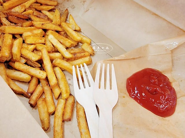 FIVE GUYS 韓國分店,FIVE GUYS 首爾,汝矣島現代百貨 FIVE GUYS,The Hyundai Seoul 美食,韓國必吃漢堡店推薦,汝矣島必吃美食,FIVE GUYS 招牌漢堡,首爾自由行美食攻略,FIVE GUYS 韓國汝矣島分店,首爾汝矣島現代百貨推薦美食,five guys 漢堡,five guys 韓國菜單,five guys 漢堡韓國,韓國漢堡推薦,韓國shake shack分店,韓國連鎖漢堡,韓國 美國 漢堡,美國漢堡店,shake shack韓國中文菜單,shake shack韓國,汝矣島現代百貨 交通,汝矣島現代百貨地鐵出口,汝矣島現代百貨交通,汝矣島現代百貨樓層品牌