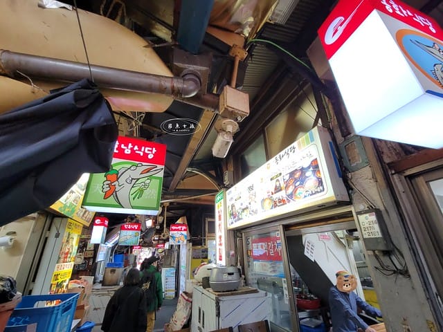 南大門市場美食,南大門市場必吃,南大門市場白帶魚,南大門市場辣燉白帶魚,南大門市場白帶魚胡同,首爾白帶魚美食,首爾辣燉白帶魚,南大門市場美食地圖,南大門市場怎麼去,韓國辣燉白帶魚,南大門市場棉被,南大門市場早餐,南大門市場營業時間,南大門市場老爺爺草莓乾,南大門市場韓文,南大門市場交通,南大門市場地鐵,南大門童裝營業時間,南大門批發營業時間,南大門韓文,韓國白帶魚料理,南大門辣燉魚街,南大門白帶魚一條街