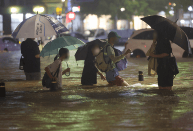 韓國梅雨季 2025,首爾梅雨季,首爾6月旅遊,韓國首爾6月天氣,韓國6月天氣dcard,韓國7月天氣dcard,韓國 梅雨 季 Dcard,釜山梅雨季,韓國6月天氣,韓國雨季,韓國雨季時間2025,韓國雨季行程安排,韓國雨天備案景點,韓國梅雨季多久,首爾雨季推薦景點,韓國暴雨警報旅遊注意,韓國雨天景點推薦,韓國雨季穿搭推薦,釜山雨季不能去海邊,濟州島梅雨季行程建議