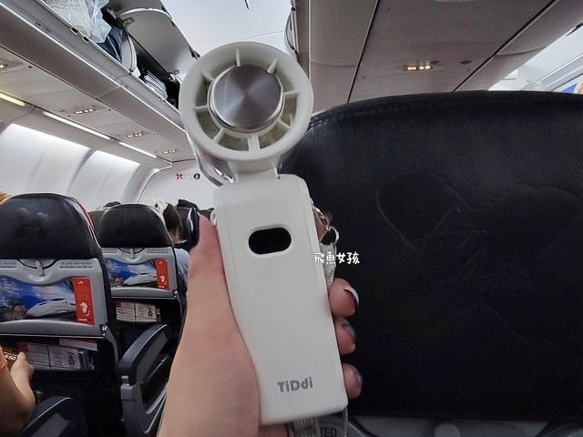 TiDdi評價,TiDdi折疊風扇好用嗎,戶外手持風扇開箱,涼爽頸掛式風扇推薦,多段風速手持風扇,掛脖涼風扇開箱,便攜式涼感風扇分享,露營充電電風扇分享,高續航力手持風扇,冷敷風扇實測,大風量隨身風扇推薦,迷你風扇開箱,夏天必備超涼風扇,製冷手持風扇,通勤用小風扇,夏天必備電風扇,手持電風扇推薦dcard,手持電風扇推薦ptt,手持風扇ptt,掛脖風扇ptt,tiddi評價ptt,