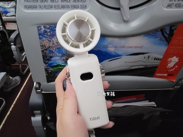 TiDdi評價,TiDdi折疊風扇好用嗎,戶外手持風扇開箱,涼爽頸掛式風扇推薦,多段風速手持風扇,掛脖涼風扇開箱,便攜式涼感風扇分享,露營充電電風扇分享,高續航力手持風扇,冷敷風扇實測,大風量隨身風扇推薦,迷你風扇開箱,夏天必備超涼風扇,製冷手持風扇,通勤用小風扇,夏天必備電風扇,手持電風扇推薦dcard,手持電風扇推薦ptt,手持風扇ptt,掛脖風扇ptt,tiddi評價ptt,