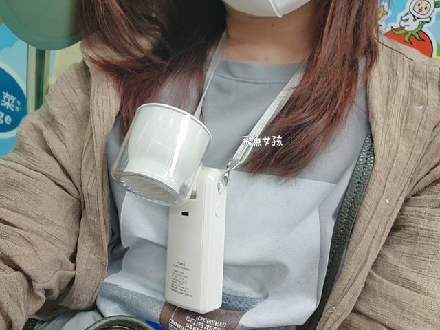 TiDdi評價,TiDdi折疊風扇好用嗎,戶外手持風扇開箱,涼爽頸掛式風扇推薦,多段風速手持風扇,掛脖涼風扇開箱,便攜式涼感風扇分享,露營充電電風扇分享,高續航力手持風扇,冷敷風扇實測,大風量隨身風扇推薦,迷你風扇開箱,夏天必備超涼風扇,製冷手持風扇,通勤用小風扇,夏天必備電風扇,手持電風扇推薦dcard,手持電風扇推薦ptt,手持風扇ptt,掛脖風扇ptt,tiddi評價ptt,