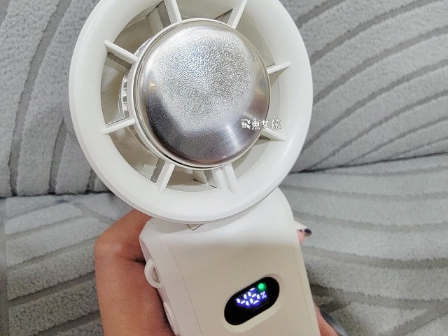 TiDdi評價,TiDdi折疊風扇好用嗎,戶外手持風扇開箱,涼爽頸掛式風扇推薦,多段風速手持風扇,掛脖涼風扇開箱,便攜式涼感風扇分享,露營充電電風扇分享,高續航力手持風扇,冷敷風扇實測,大風量隨身風扇推薦,迷你風扇開箱,夏天必備超涼風扇,製冷手持風扇,通勤用小風扇,夏天必備電風扇,手持電風扇推薦dcard,手持電風扇推薦ptt,手持風扇ptt,掛脖風扇ptt,tiddi評價ptt,