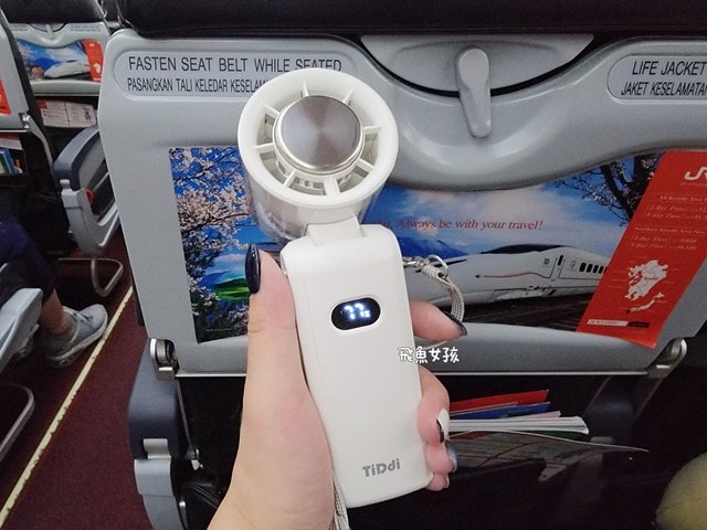 TiDdi評價,TiDdi折疊風扇好用嗎,戶外手持風扇開箱,涼爽頸掛式風扇推薦,多段風速手持風扇,掛脖涼風扇開箱,便攜式涼感風扇分享,露營充電電風扇分享,高續航力手持風扇,冷敷風扇實測,大風量隨身風扇推薦,迷你風扇開箱,夏天必備超涼風扇,製冷手持風扇,通勤用小風扇,夏天必備電風扇,手持電風扇推薦dcard,手持電風扇推薦ptt,手持風扇ptt,掛脖風扇ptt,tiddi評價ptt,