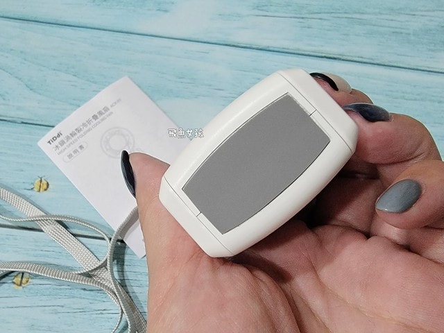 TiDdi評價,TiDdi折疊風扇好用嗎,戶外手持風扇開箱,涼爽頸掛式風扇推薦,多段風速手持風扇,掛脖涼風扇開箱,便攜式涼感風扇分享,露營充電電風扇分享,高續航力手持風扇,冷敷風扇實測,大風量隨身風扇推薦,迷你風扇開箱,夏天必備超涼風扇,製冷手持風扇,通勤用小風扇,夏天必備電風扇,手持電風扇推薦dcard,手持電風扇推薦ptt,手持風扇ptt,掛脖風扇ptt,tiddi評價ptt,