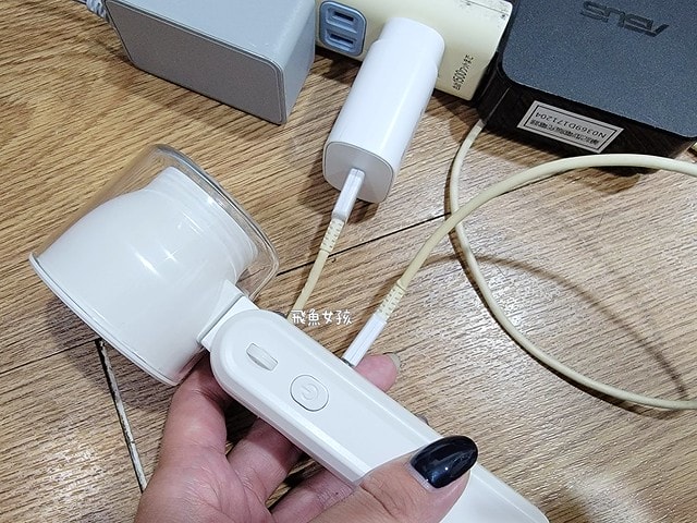 TiDdi評價,TiDdi折疊風扇好用嗎,戶外手持風扇開箱,涼爽頸掛式風扇推薦,多段風速手持風扇,掛脖涼風扇開箱,便攜式涼感風扇分享,露營充電電風扇分享,高續航力手持風扇,冷敷風扇實測,大風量隨身風扇推薦,迷你風扇開箱,夏天必備超涼風扇,製冷手持風扇,通勤用小風扇,夏天必備電風扇,手持電風扇推薦dcard,手持電風扇推薦ptt,手持風扇ptt,掛脖風扇ptt,tiddi評價ptt,