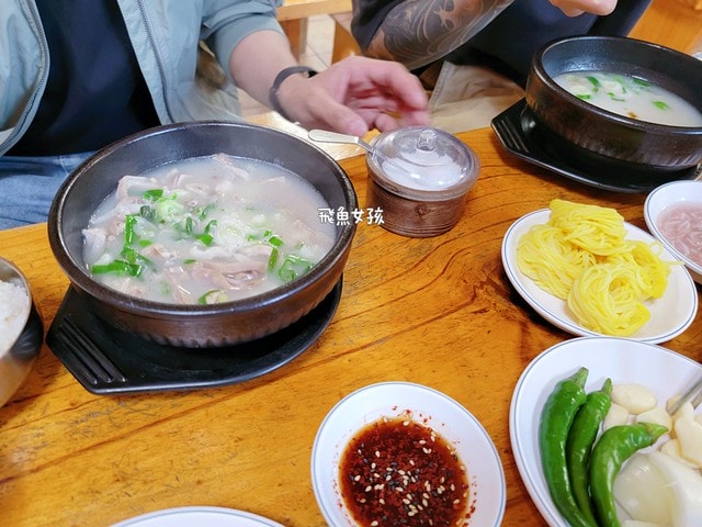 大邱機場美食,大邱機場覓食,大邱機場湯飯,大邱湯飯推薦,大邱紅眼班機美食,大邱紅眼班機覓食,大邱自由行,大邱自由行美食,大邱自由行推薦,韓國自由行美食,韓國國內機場美食,韓國湯飯推薦,大邱湯飯,大邱元祖奶奶湯飯,진배기원조할매국밥,大邱清晨美食,大邱24小時美食,大邱早晨美食,大邱機場早餐,大邱機場24小時餐廳