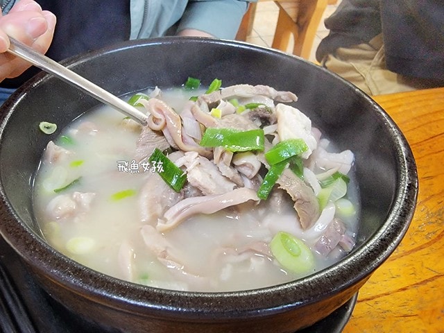 大邱機場美食,大邱機場覓食,大邱機場湯飯,大邱湯飯推薦,大邱紅眼班機美食,大邱紅眼班機覓食,大邱自由行,大邱自由行美食,大邱自由行推薦,韓國自由行美食,韓國國內機場美食,韓國湯飯推薦,大邱湯飯,大邱元祖奶奶湯飯,진배기원조할매국밥,大邱清晨美食,大邱24小時美食,大邱早晨美食,大邱機場早餐,大邱機場24小時餐廳