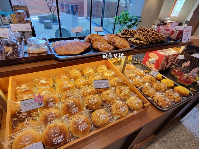 ,大邱近代胡同紅豆麵包,大邱近代胡同红豆面包,大邱紅豆麵包帶回台灣,大邱红豆面包,大邱麵包,大邱伴手禮,韓國伴手禮長輩dcard,大邱紅豆麵包,大邱美食,大邱景點,大邱自由行,大邱自由行2025,大邱景點推薦,大邱 蘋果麵包,大邱咖啡廳,近代胡同紅豆麵包的 菜單,近代文化胡同 交通,近代文化胡同 韓文,近代文化 巷 弄 之旅,近代文化胡同路線