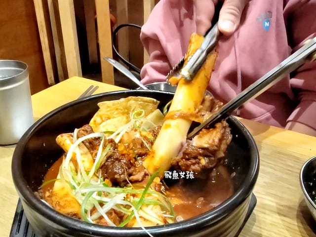 巨松排骨韓文,大邱美食,巨松燉排骨,巨松燉排骨的菜單,巨松排骨,巨松排骨分店,大邱巨松排骨,半月堂站,半月堂站美食,半月堂美食,半月堂地下街營業時間,半月堂逛街,大邱半月堂美食,大邱景點dcard,大邱三天兩夜 Dcard,大邱一日遊dcard,大邱美食推薦,巨松排骨dcard,巨松排骨一個人,巨松燉排骨 相片,巨松燉排骨 吃法,巨松排骨分店,巨松排骨怎麼吃,巨松排骨半月堂