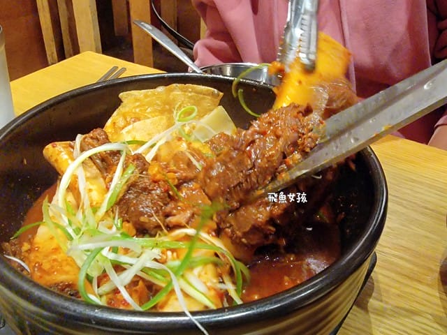 巨松排骨韓文,大邱美食,巨松燉排骨,巨松燉排骨的菜單,巨松排骨,巨松排骨分店,大邱巨松排骨,半月堂站,半月堂站美食,半月堂美食,半月堂地下街營業時間,半月堂逛街,大邱半月堂美食,大邱景點dcard,大邱三天兩夜 Dcard,大邱一日遊dcard,大邱美食推薦,巨松排骨dcard,巨松排骨一個人,巨松燉排骨 相片,巨松燉排骨 吃法,巨松排骨分店,巨松排骨怎麼吃,巨松排骨半月堂