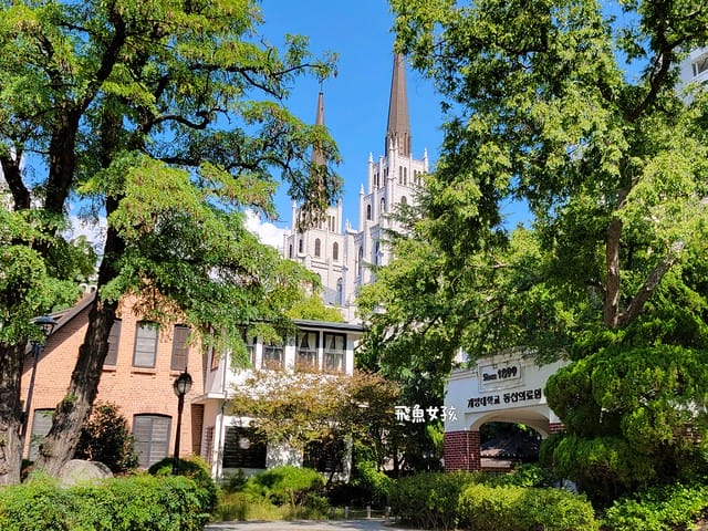 大邱景點,大邱自由行,大邱自由行2025,大邱景點推薦,大邱蘋果,近代文化胡同,大邱近代文化胡同 交通,大邱近代文化胡同,大邱近代文化胡同路線,近代文化胡同 韓文,近代文化 巷 弄 之旅,近代文化胡同路線,青蘿坡,大邱青蘿坡,大邱桂山聖堂,苦盡柑來遇見你拍攝地,金秘書為何那樣拍攝地,東山 青 蘿 坡,大邱 青蘿坡,大邱 教堂,大邱31萬歲運動路,大邱近代胡同(31運動路、青蘿之丘、桂山洞聖堂、大邱第一教會),大邱近代胡同31運動路青蘿之丘桂山洞聖堂大邱第一教會,大邱一日遊dcard,大邱三天兩夜 Dcard,大邱景點dcard