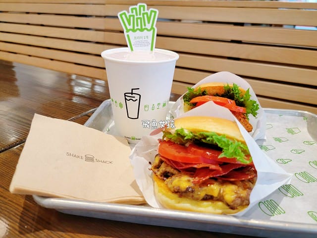 跟著飛魚玩大邱,大邱美食,大邱東城路美食,大邱東城路Shake Shack,韓國shake shack分店,shake shack大邱分店,shake shack韓國中文菜單,韓國shake shack推薦,韓國shake shack菜單,韓國shake shack奶昔,韓國shakeshack,shakeshack推薦,shakeshack韓國,shakeshack大邱,shakeshack中文菜單,shakeshac韓國機場,winner聖地巡禮,shake shack韓國dcard,大邱 shake shack 的 菜單,大邱 shake shack 的 評論