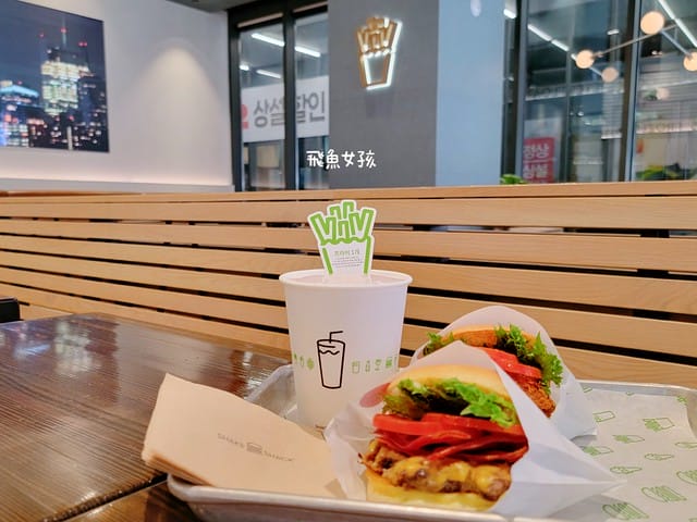 跟著飛魚玩大邱,大邱美食,大邱東城路美食,大邱東城路Shake Shack,韓國shake shack分店,shake shack大邱分店,shake shack韓國中文菜單,韓國shake shack推薦,韓國shake shack菜單,韓國shake shack奶昔,韓國shakeshack,shakeshack推薦,shakeshack韓國,shakeshack大邱,shakeshack中文菜單,shakeshac韓國機場,winner聖地巡禮,shake shack韓國dcard,大邱 shake shack 的 菜單,大邱 shake shack 的 評論