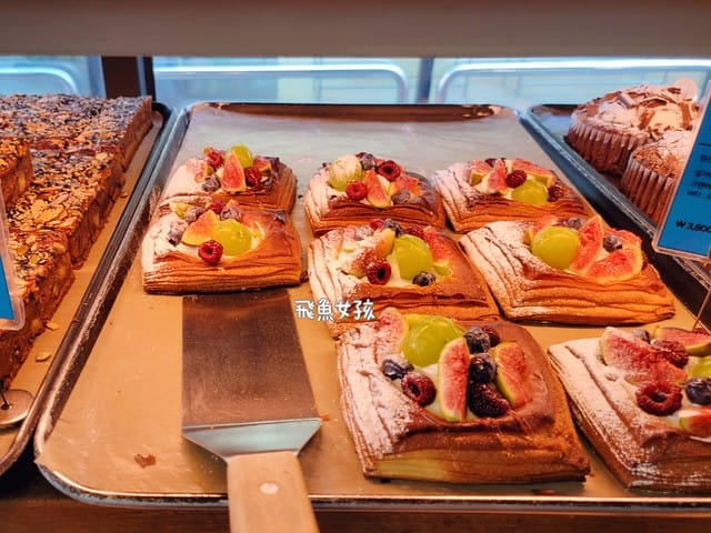 大邱美食,大邱東城路美食,大邱東城路麵包店,大邱麵包店,大邱咖啡廳,大邱甜點,大邱LePOULDU, LePOULDU,大邱可頌,大邱下午茶,大邱自由行,大邱必去咖啡廳,大邱甜點推薦,大邱自由行dcard,大邱一日遊dcard,大邱釜山自由行dcard,大邱景點,大邱必買dcard,大邱伴手禮,三松麵包,大邱咖啡廳推薦,大邱咖啡廳單身即地獄,大邱咖啡街,大邱咖啡廳2025,大邱麵包店 驚人的星期六,驚人的星期六 大邱