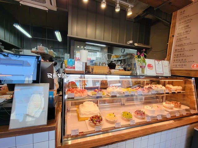 大邱美食,大邱東城路美食,大邱東城路麵包店,大邱麵包店,大邱咖啡廳,大邱甜點,大邱LePOULDU, LePOULDU,大邱可頌,大邱下午茶,大邱自由行,大邱必去咖啡廳,大邱甜點推薦,大邱自由行dcard,大邱一日遊dcard,大邱釜山自由行dcard,大邱景點,大邱必買dcard,大邱伴手禮,三松麵包,大邱咖啡廳推薦,大邱咖啡廳單身即地獄,大邱咖啡街,大邱咖啡廳2025,大邱麵包店 驚人的星期六,驚人的星期六 大邱